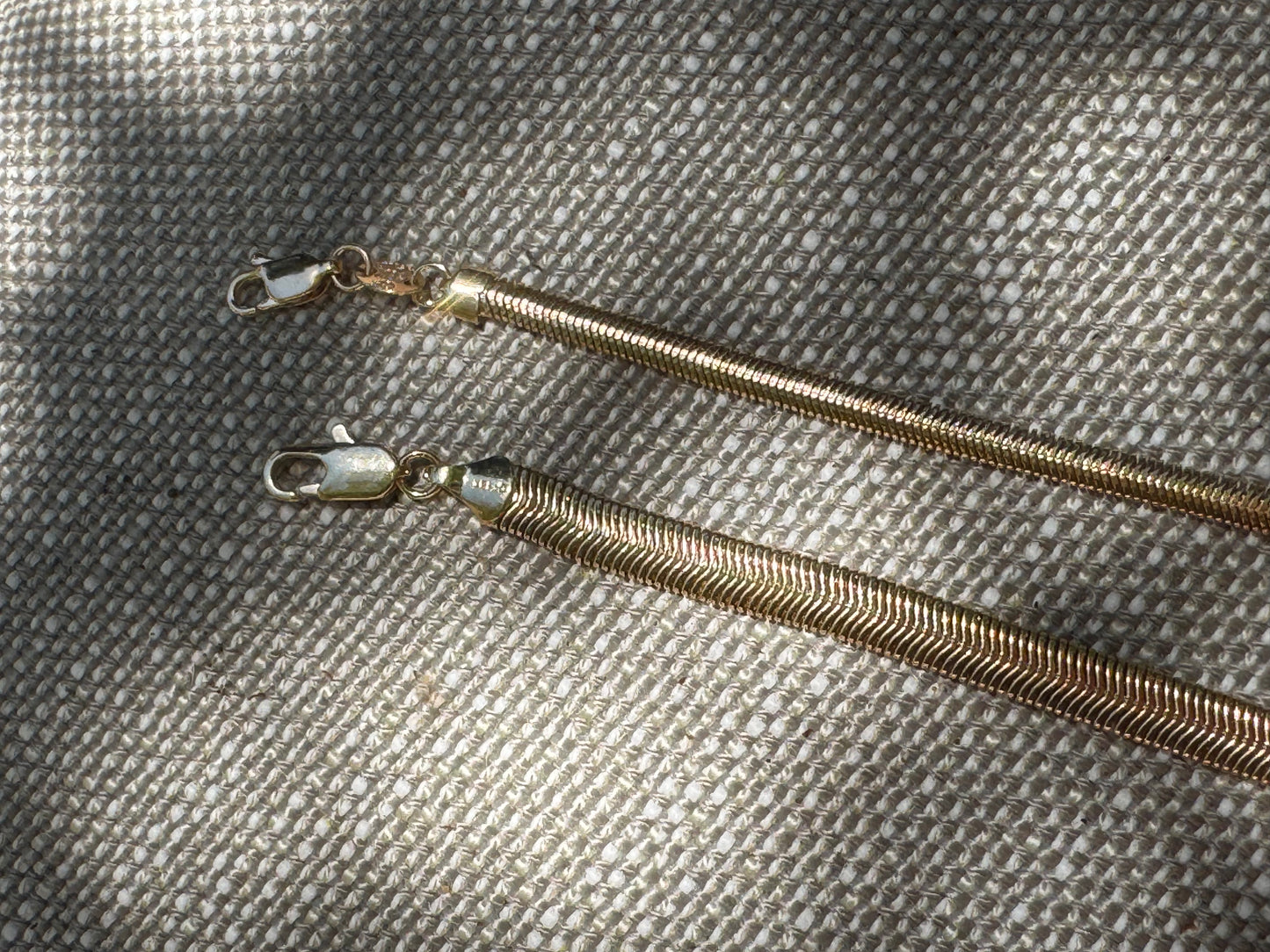 Rounded edge herringbone, small: gold filled